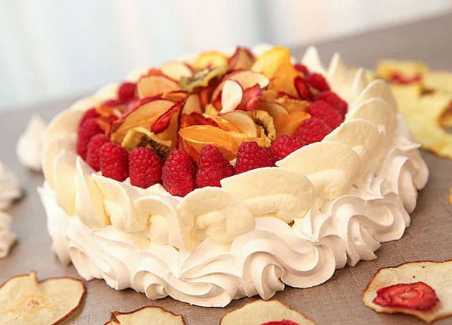 Pavlova with Dried Fruits